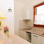 דירה With A Parking Space Ravni, Labin - 7450 ראבני