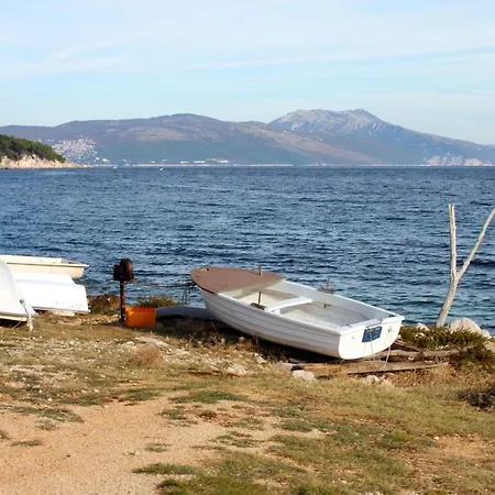 דירה With A Parking Space Ravni, Labin - 7450 ראבני
